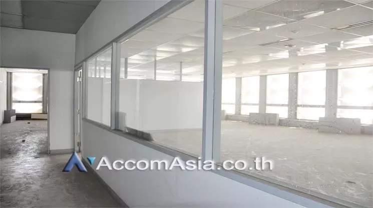  1  Office Space For Rent in Silom ,Bangkok MRT Lumphini at Sri Fueng Fung Building AA11165